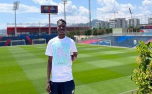 GQOaQo3WcAAC6mH-1-300x185 El FC Barcelona ficha un defensa en Ghana