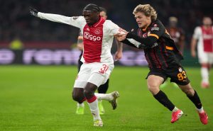 afc-ajax-v-galatasaray-as-uefa-europa-league-2024-25-league-phase-md8-1-300x185 FC Barcelona y Bayern de Múnich a la gresca por....