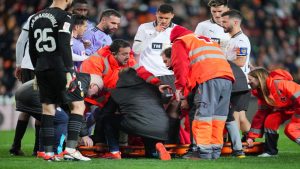 valencia-cf-v-real-madrid-cf-laliga-ea-sports-1-300x169 Tchouaméni clave en la recuperación del valencianista Diakhaby