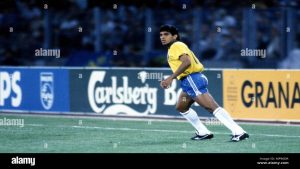 fifa-world-cup-italia-1990-1061990-stadio-delle-alpi-turin-italy-brazil-v-sweden-silas-brazil-full-name-paulo-silas-do-prado-pereira-MF96DR-1-300x169 Paulo Silas da una lección a Raphinha