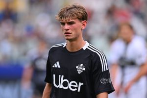 parma-v-como-serie-a-300x200 Cada vez más lejano el retorno de Nico Paz al Real Madrid