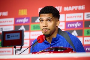 fc-barcelona-training-session-2-300x200 Ronald Araujo da malas noticias al FC Barcelona