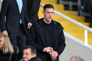 fc-barcelona-v-sl-benfica-uefa-champions-league-2024-25-round-of-16-second-leg-5-300x200 Marc-André ter Stegen sigue resistiéndose a salir del Barça