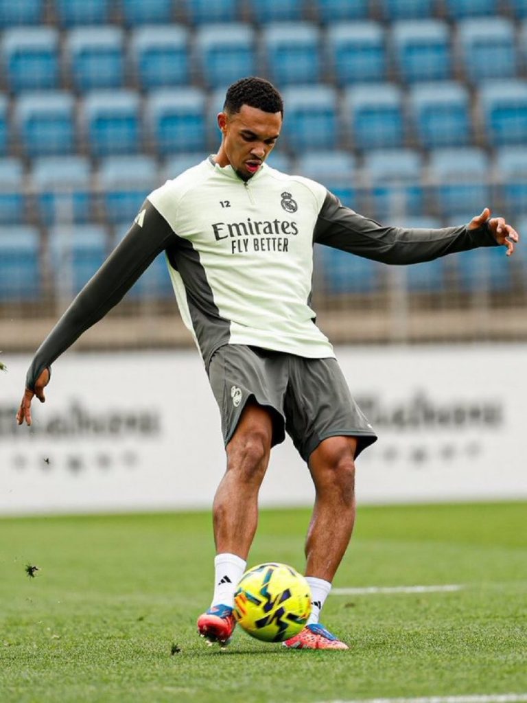 img_8126-768x1024 Alexander-Arnold vuelve al once