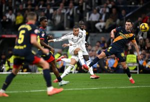 real-madrid-cf-v-girona-fc-la-liga-ea-sports-300x203 El Real Madrid desata un brote de 'fiebre blanca' en Girona