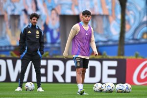 argentina-training-session-300x200 River Plate acecha a un '4' de nivel Premier League