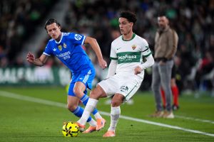 elche-cf-v-real-madrid-cf-laliga-ea-sports-3-300x200 Hansi Flick vuelve a mostrarle la puerta a un canterano culé