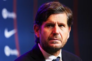 fc-barcelona-unveil-new-signing-robert-lewandowski-300x200 Alemany pone fin a la novela de Julián y el Barça