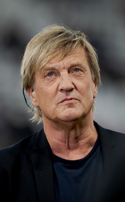 img_2465 A Koke le tiran flores desde Países Bajos