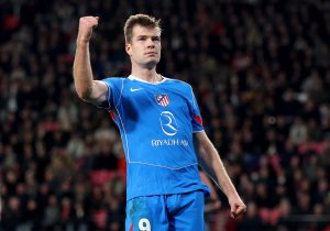 psv-eindhoven-v-atletico-de-madrid-uefa-champions-league-2025-26-league-phase-md6-300x210 El villano de la Premier League viene por Alexander Sorloth
