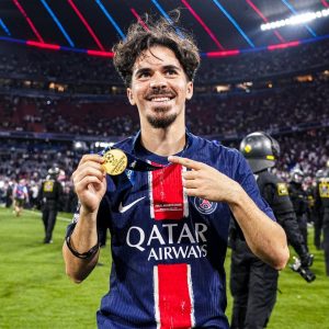 IMG_2688-300x300 Florentino planea un “fichazajo”para el verano