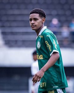 IMG_2884-240x300 El Barça acelera por una joya del Palmeiras