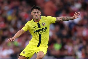 arsenal-v-villarreal-pre-season-friendly-1-300x200 El FC Barcelona vigila a un crack español de nivel Champions