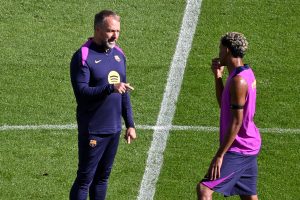 fc-barcelona-open-training-session-in-spotify-camp-nou-300x200 Hansi Flick modifica sus hábitos pensando en el Real Madrid