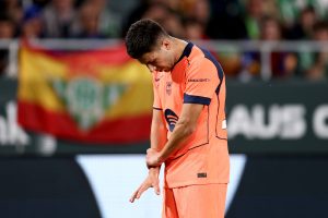 real-betis-balompie-v-fc-barcelona-laliga-ea-sports-300x200 Hansi Flick veta la salida de uno de sus jugadores fetiche