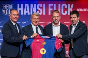 fc-barcelona-unveil-new-head-coach-hansi-flick-300x200 La millonaria prima que recibirá el FC Barcelona por LaLiga