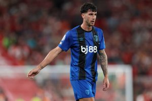 liverpool-v-bournemouth-premier-league-300x200 El argentino Marcos Senesi espera al FC Barcelona