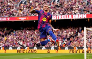 fc-barcelona-v-sevilla-fc-laliga-ea-sports-300x195 Un crack culé vuelve a los trabajos grupales con Hansi Flick