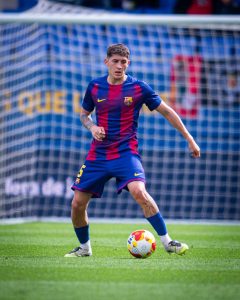 20260418_152613-240x300 El FC Barcelona fichará en propiedad un talento charrúa