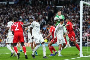 real-madrid-cf-v-fc-bayern-munchen-uefa-champions-league-2025-26-quarter-final-first-leg-1-300x201 La dura estadística que aleja a Andriy Lunin del Real Madrid