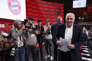 fc-bayern-munchen-annual-meeting-2023-300x200 Uli Hoeness: "El FC Barcelona no tiene dinero"