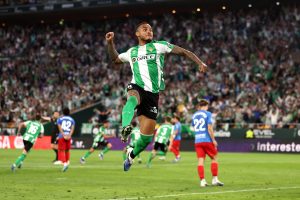 real-betis-balompie-v-elche-cf-laliga-ea-sports-300x200 Bajo la lupa: FC Barcelona sigue de cerca a un as del Betis