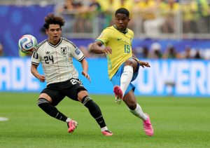 brazil-v-japan-round-of-32-fifa-world-cup-2026-1-1-300x211 Puerta cerrada: José Mourinho descarta a Endrick como su...
