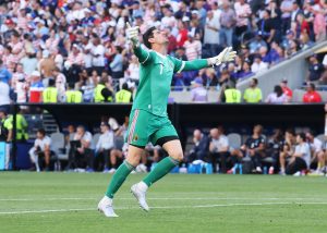 usa-v-belgium-round-of-16-fifa-world-cup-2026-300x214 Acto de lealtad: El Real Madrid premia a Thibaut Courtois
